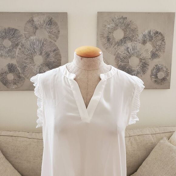 Gibson x City Safari Split Neck Lace Trim Top - size Small in White - Picture 3 of 11